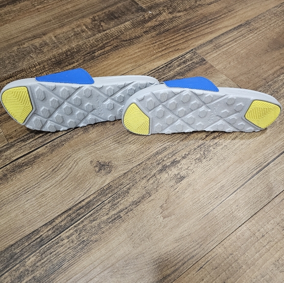 Columbia Slides | Size 4 | New - Picture 2 of 2